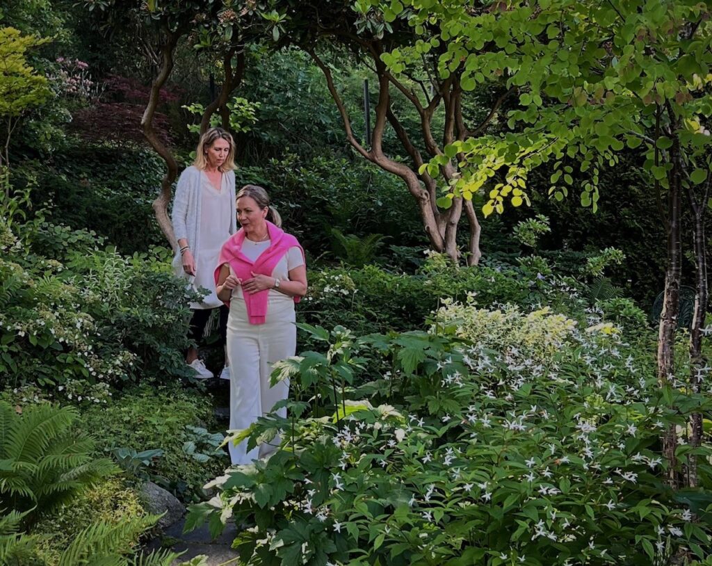 Besökare i Känn trädgården i juni