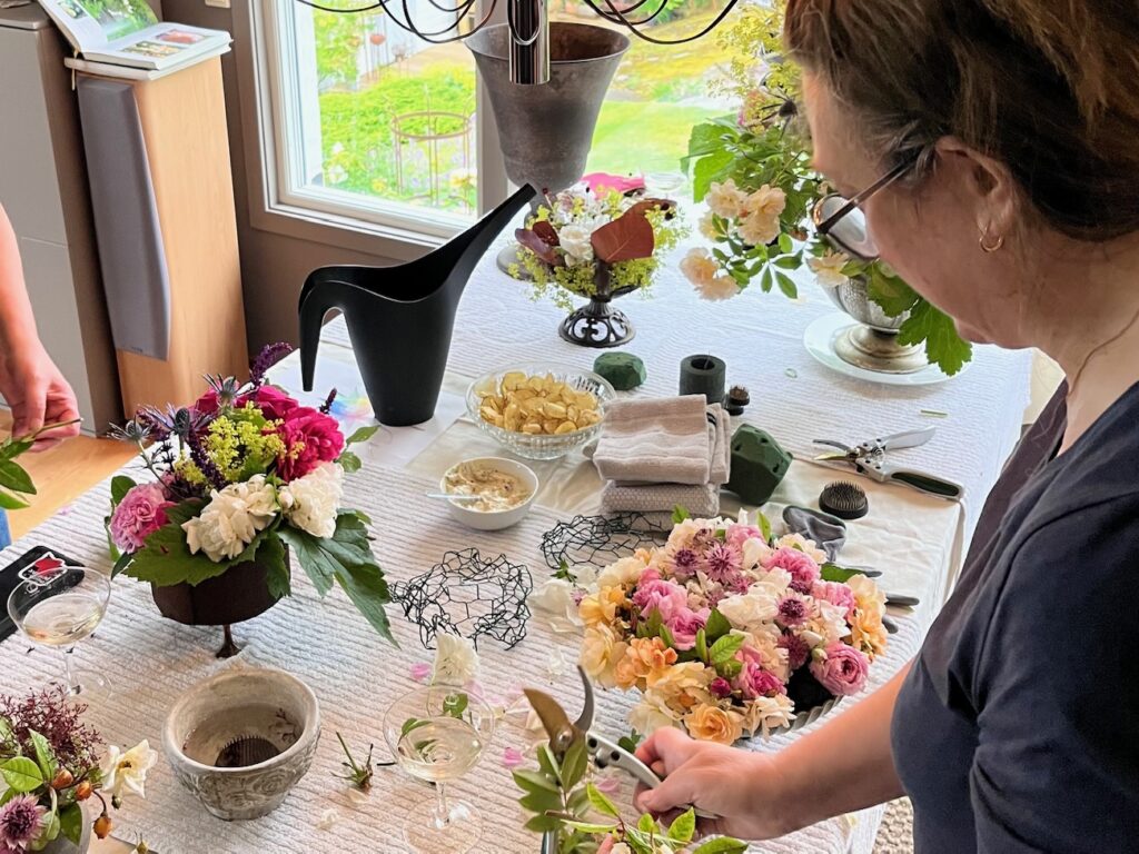 Arrangera med rosor och perenner - lyxig aktivitet i Känn trädgården