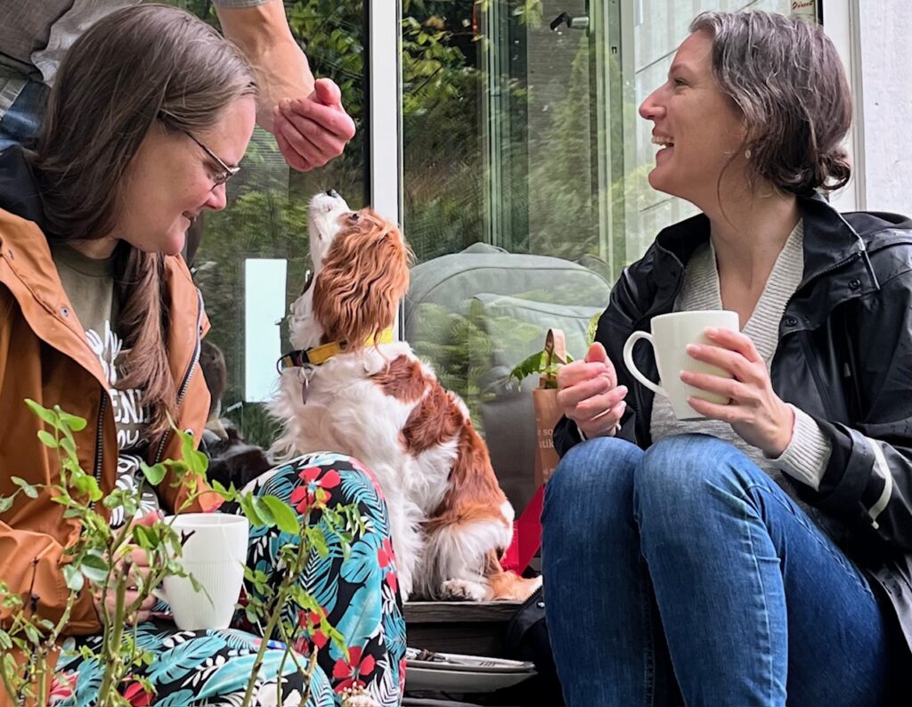 Fika i trädgården hos Känn trädgården i Askim